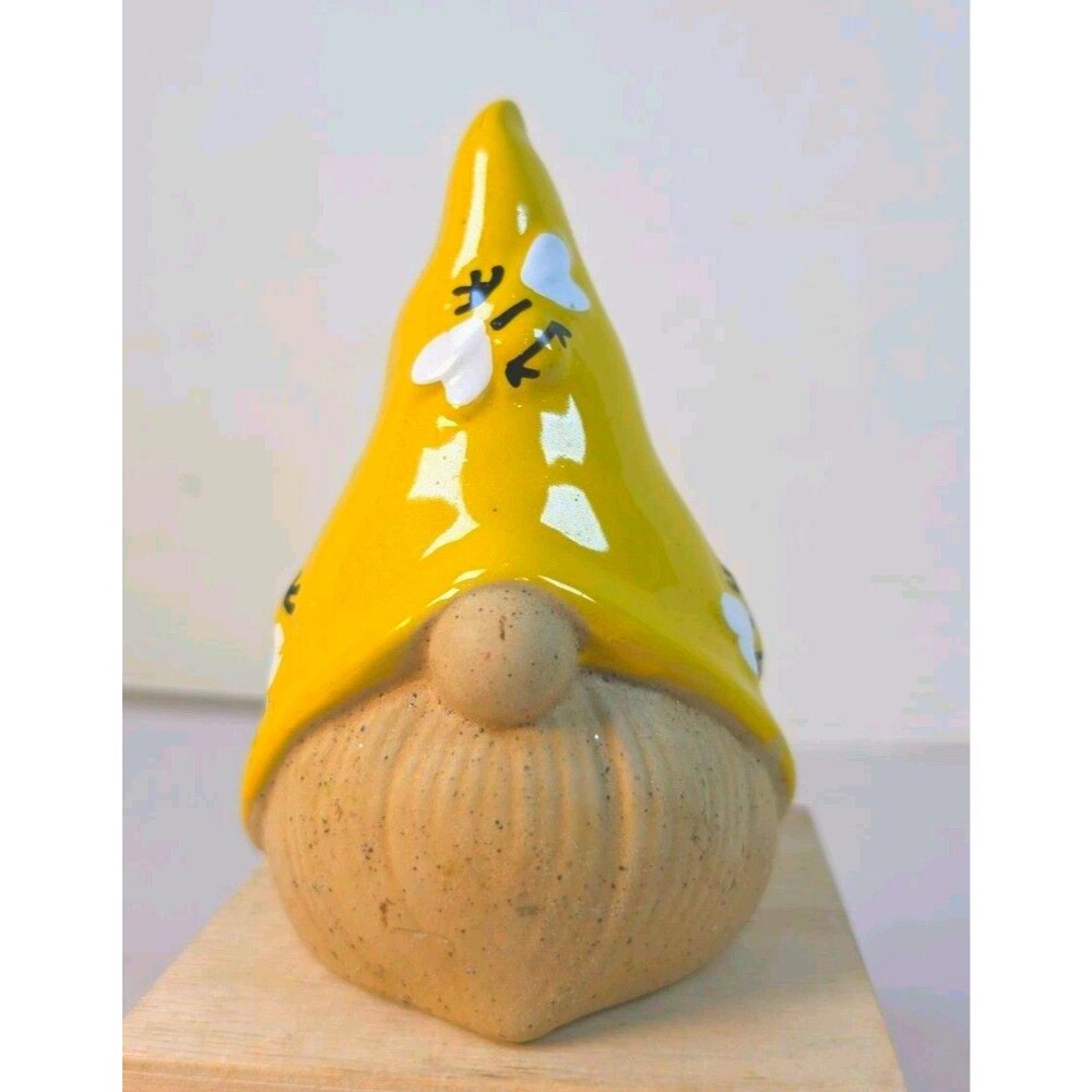 Gnome 5x4 Bees Yellow Stoneware Garden Decoration Shelf